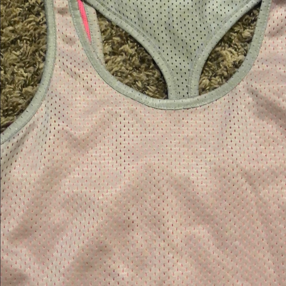 Reversible workout tank top - Picture 2 of 5
